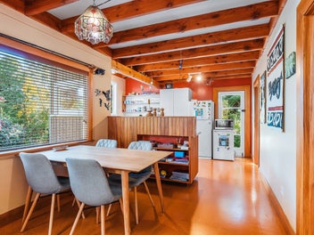 Peaceful Pukawa Bay hideaway