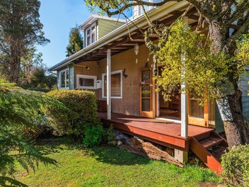 Peaceful Pukawa Bay hideaway