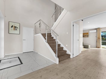 Urgent Sale – 340m² (approx.) Home, Act Fast!