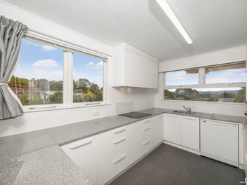 Solid Brick Family Home - 739 m²(MOL) Freehold