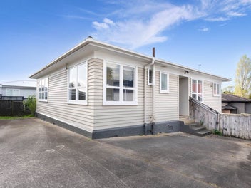 Charming Family Living in Central Howick