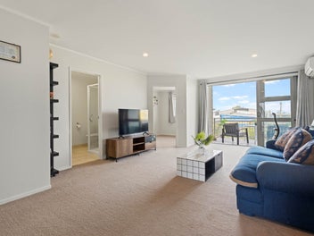 Smart Money – $555,000