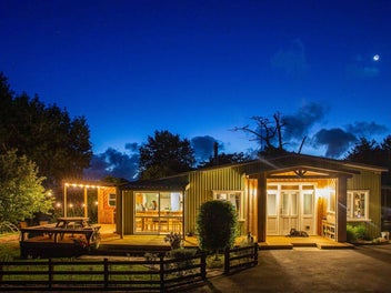 2 Dwellings -family Living !