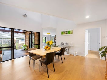 A FAMILY HEAVEN SO CLOSE TO CORNWALL PARK