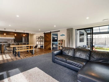 SOLID, STYLISH, MODERN LIVING - GREENHILL PARK