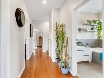 Snells Beach Stunner — Spacious & Stylish