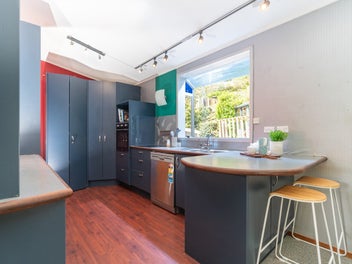 AFFORDABLE CITY-FRINGE WITH VIEWS