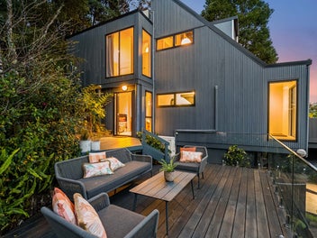 Hilltop Haven!
