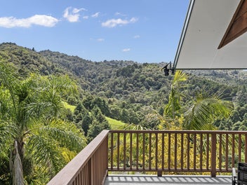 Country Living Close to Town - 5-Bedroom!