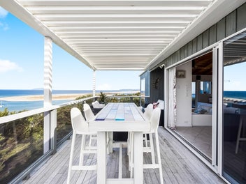 TOP OF THE WORLD - MANGAWHAI MAGIC