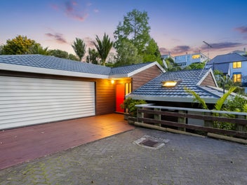 Pristine DGZ Retreats, Close to Broadway