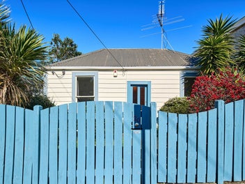 Brilliant Location, Easy Living – Must Be Seen!