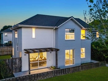 Central Addison Takanini Living