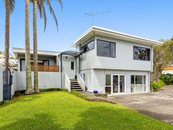 North Shore Oasis on 1206 sqm a Rare Opportunity