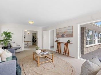 Ilam family retreat - spacious, stylish, secure