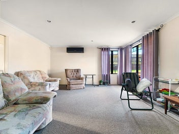 Owners Moving On, So You Can Move In!