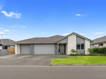 Reserve-Side Living, Lakefront Views