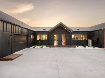 Luxury Lifestyle on St Leger