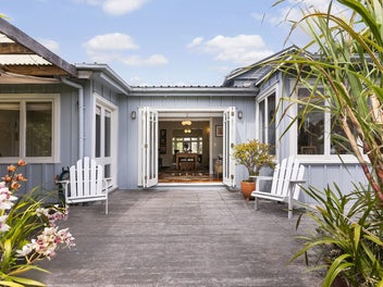 Beachside Character on 1/4 Acre