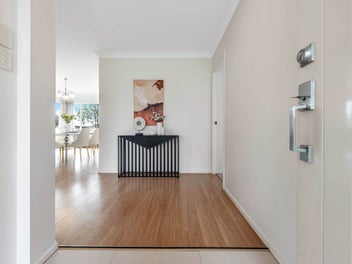 1-Level Brick & Tile Beauty - Botany College Zone