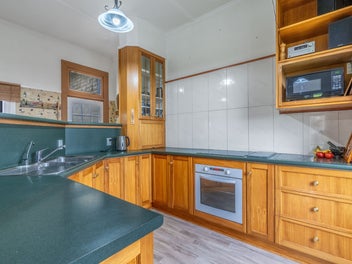 CHARM AND CHARACTER ON WOODHOUSE