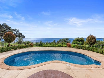 Holiday living - in the heart of the Macleans zone