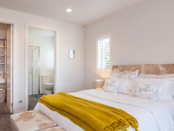 4 Bedrooms on Private Section in Kenepuru