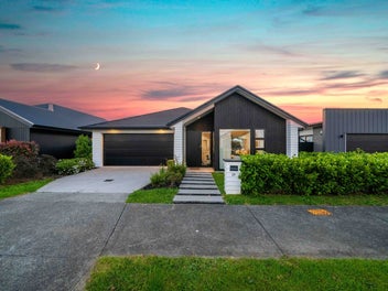 Vendors are relocating, Motivated and Must Sell!