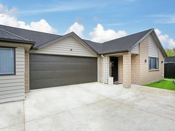 Stylish single-level home, easy-care lifestyle