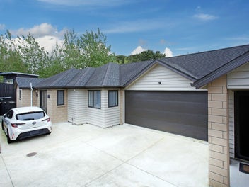 Stylish single-level home, easy-care lifestyle