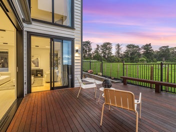 Executive Ease On Cornwall Park