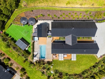 FLAIR TO SPARE - CINEMA, POOL HOUSE + EXTRAS