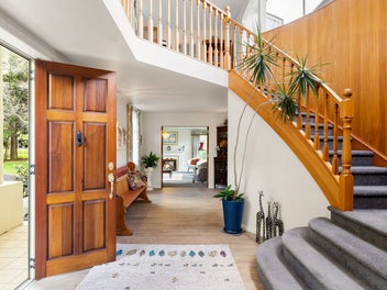 Your Grand Dream Home, Close to Cambridge