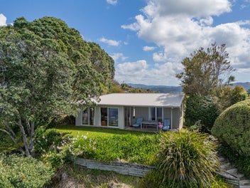 Commanding views – Front Beach