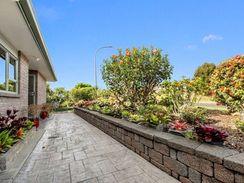 Expansive Coastal Living with Breathtaking Views