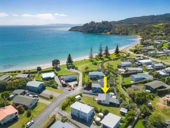 Summer Bach metres from the Beach