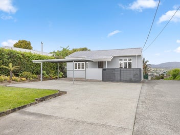 60s Charm, Modern Comfort & Freehold Land
