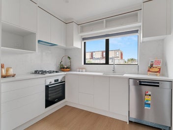 Townhouse with 2 Ensuites + guest washroom