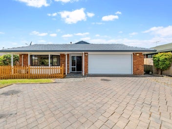 Brick Beauty – Walk to Meadowlands