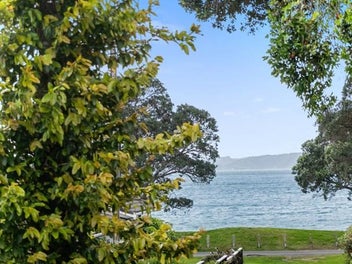 Expansive Luxury - Beachfront Access!