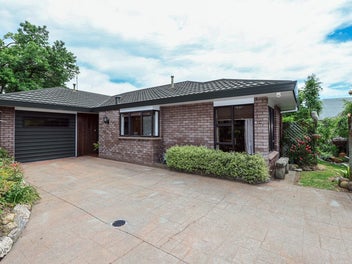 Brick Townhouse- Integral Garage!