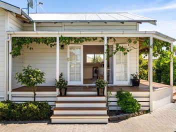 Capture the Character – Seize the Section