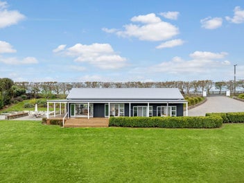 SUN-DRENCHED NORTH FACING SERENITY – SUPERB VIEWS