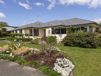 * UNDER OFFER * Four Bedroom Haven in Stoke!