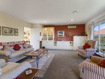 Four Bedroom Family Haven in Stoke!