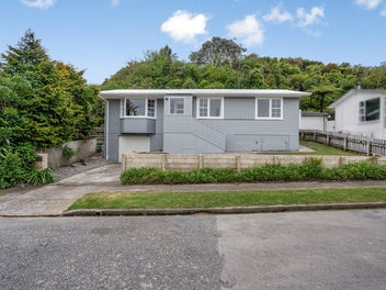 Fresh, bright and ready to move in!