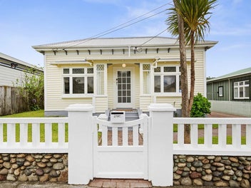 Beach, Bars & The Best Of Petone