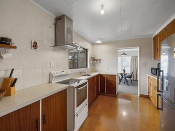 Welcome home to Freyberg Avenue