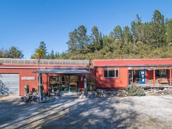 Golden Bay Artisan's Retreat