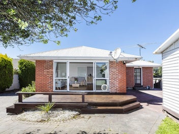 Fantastic Family Find – 4 Beds + Sleepout